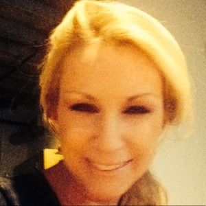 Meet your Posher, Laurie